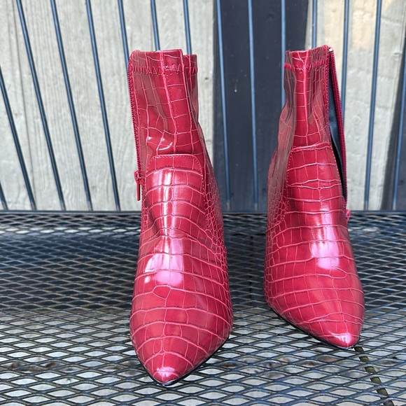 NWT. Catherine Malandrino Ankle Boots - Picture 10 of 17